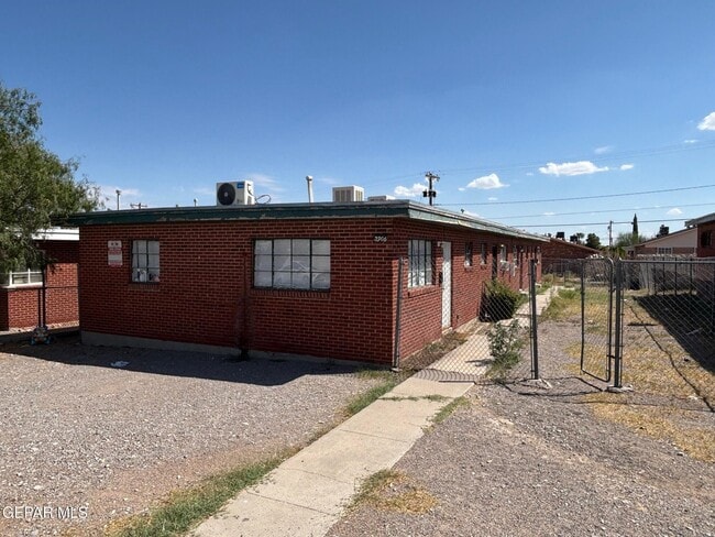 Building Photo - 3906 Harrison Ave Unit 2