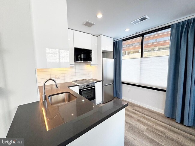 Photo - 700 Roeder Rd Unit 103