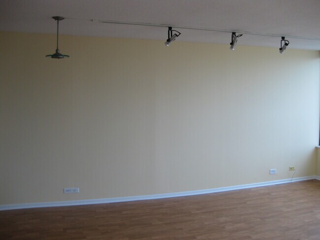 Living Room - 5100 N Marine Dr Unit 10E