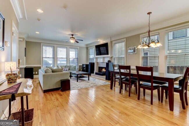 Photo - 345 Chastain St SE
