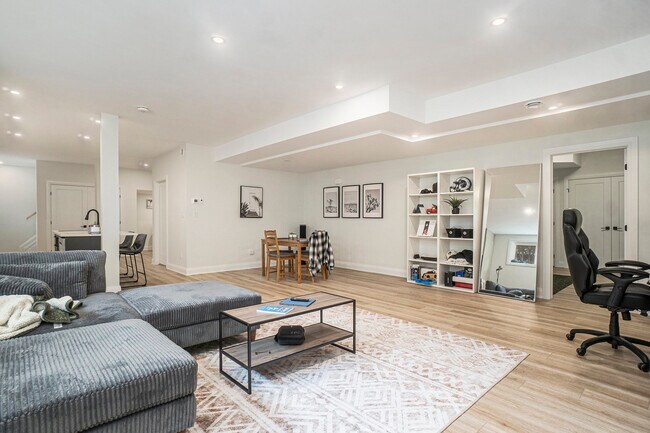 Photo - 411 Leighton Ter Unit B