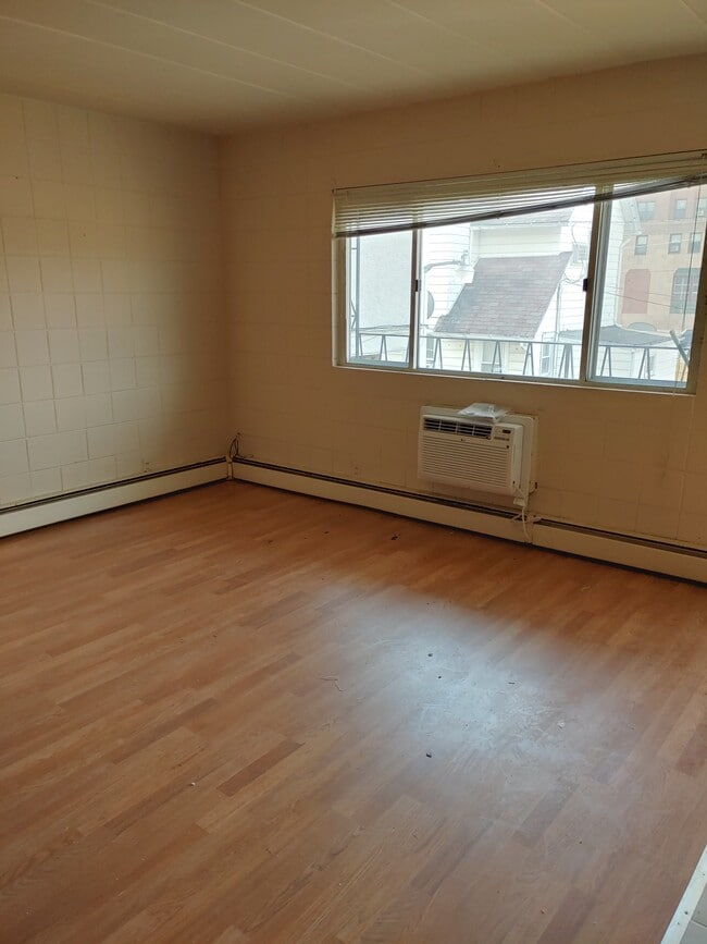 Photo - 220 N 4th St Unit #6