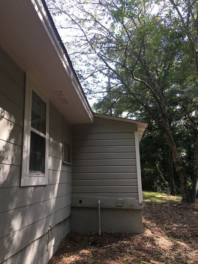 Photo - Large 2/1 Home, includes bonus room- Sherwood Forest- $995