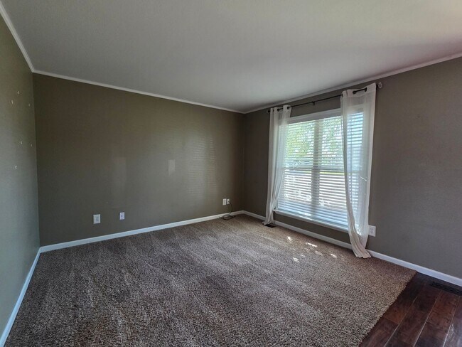 Photo - 3 Bedroom 2 Bathroom House With Huge Backy...