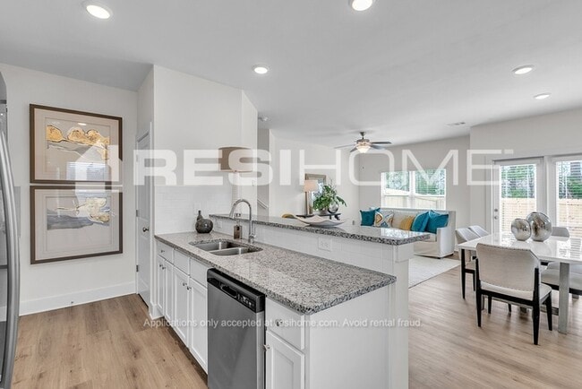 Photo - 71 Southport Cir