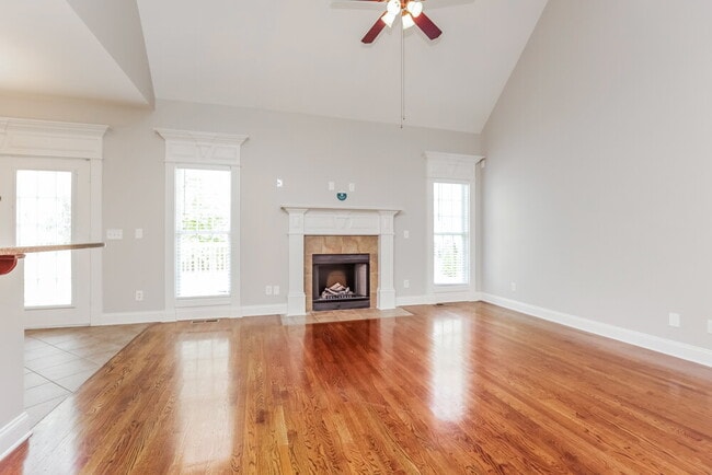 Photo - 3032 Community Cir