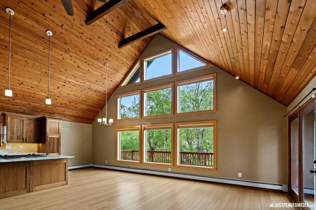 Photo - Hillside Retreat