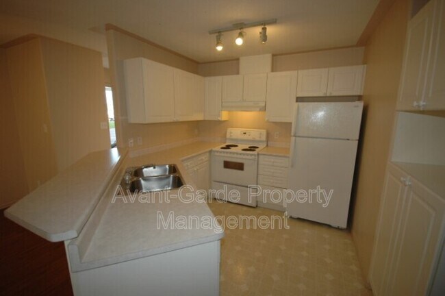 Photo - 4405-4437 37 St Unit #4