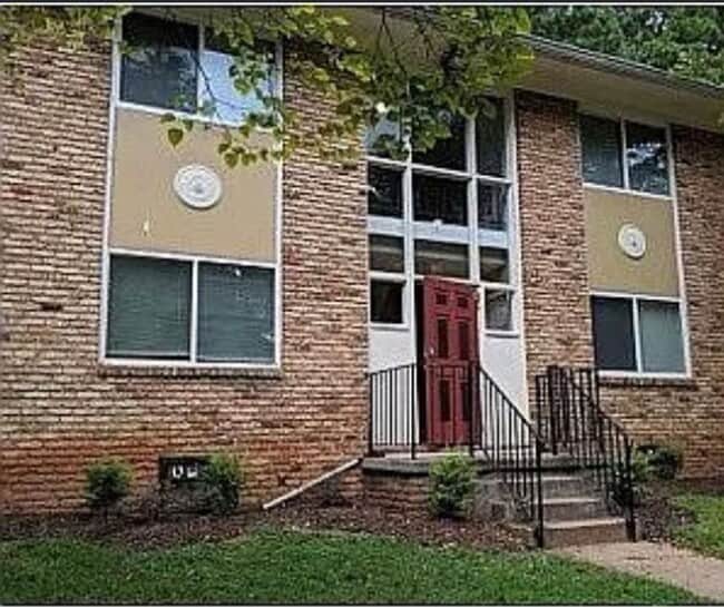 Building Photo - 1621 Line Cir Unit 2