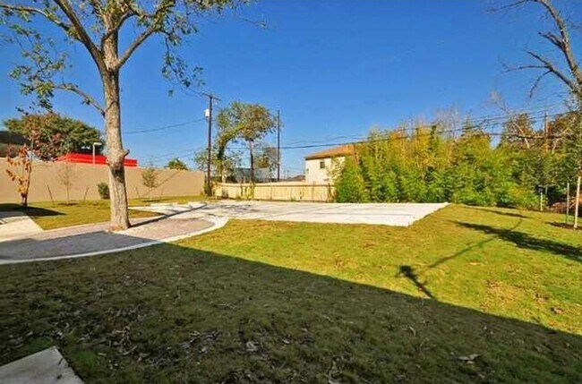 Photo - 704 W N Loop Blvd Unit #A