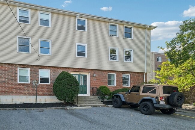 Building Photo - 25 Rockland St Unit 3