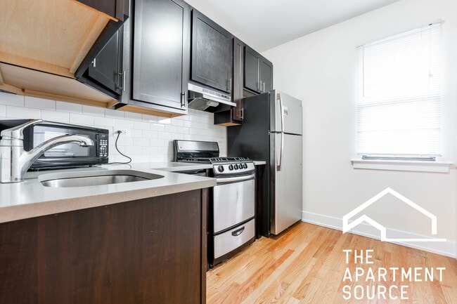 Building Photo - 619 W Melrose St Unit C3