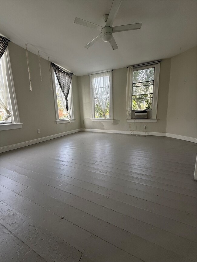 Photo - 2121 Avenue K