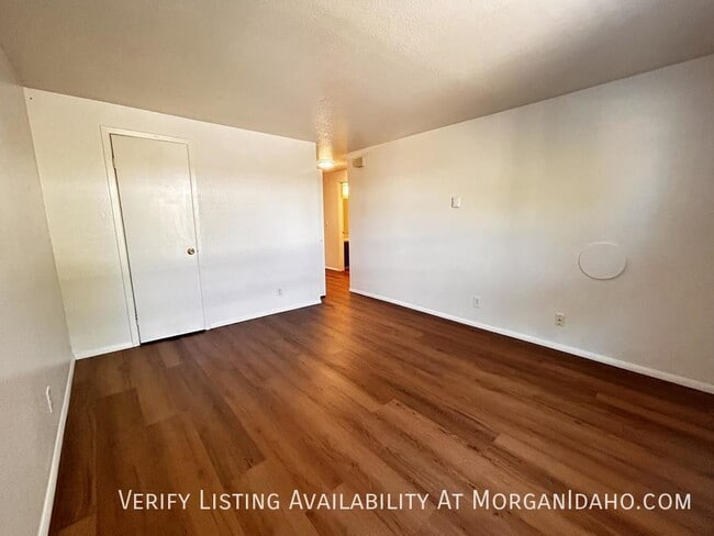 Photo - 765 W Pine Ave