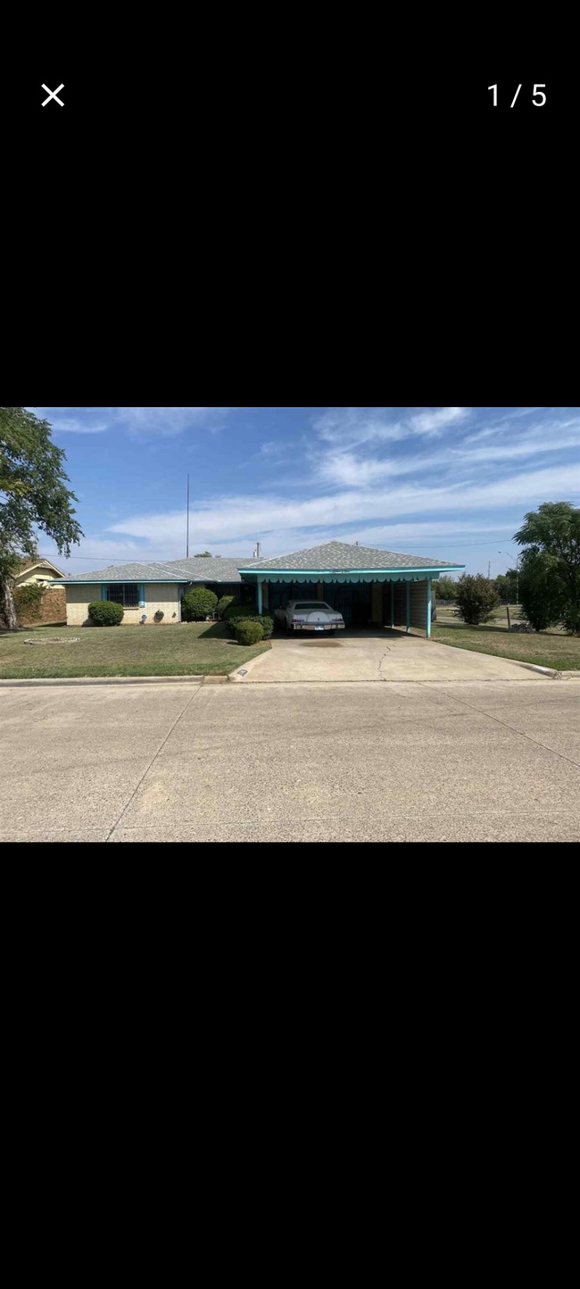 Building Photo - 1501 SW Monroe Ave Rental