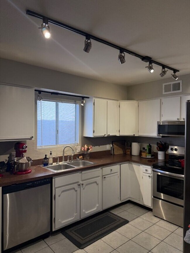 Photo - 3 BEDROOM HOME IN MESA WITH NO HOA