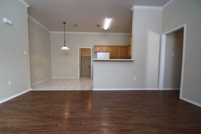 Photo - Enchanting 3/2 Duplex Home Located in WONDERFUL Weatherford! ~ ((AMAZING LOCATION!!)) Tile & Wood...