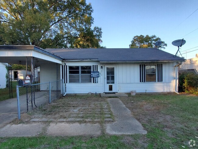 Building Photo - 2716 Rosemont St Rental