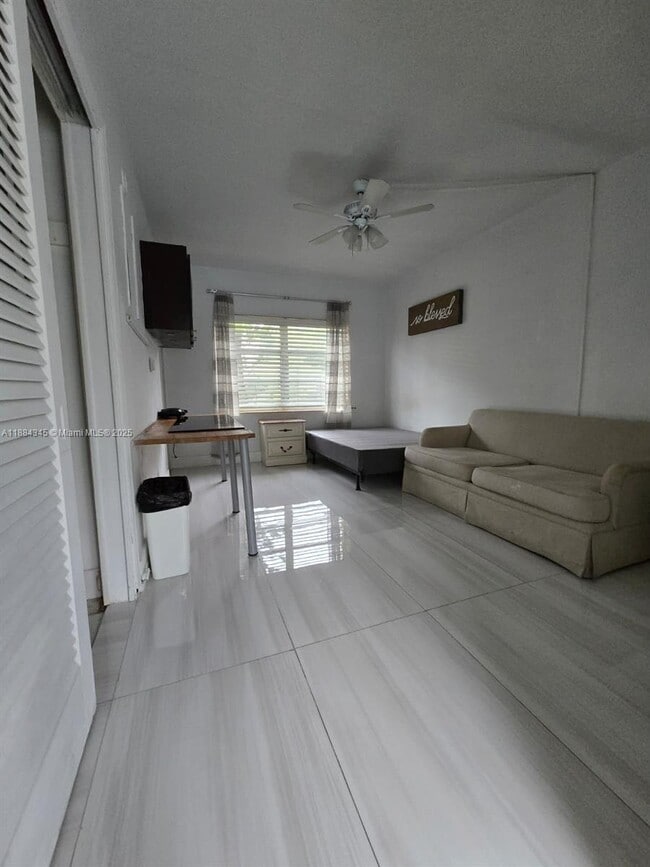 Photo - 250 SE Park St Unidad 3