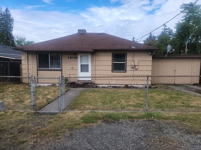 Building Photo - Cozy Parkland 2 bedroom house with Fenced Yard