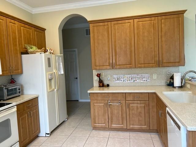 Photo - 2427 Caledonian St