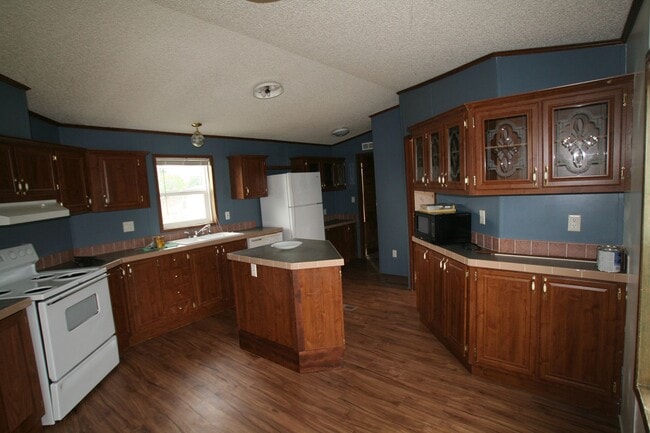 Building Photo - 3 br 2 bath manufactured centrally located Rental