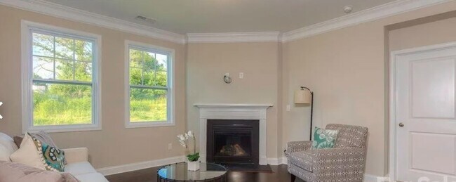 Photo - 758 Latrobe Dr