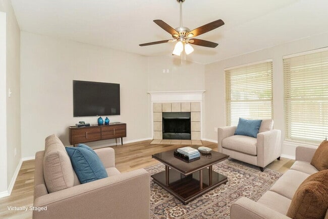 Photo - 726 Victoria Dr