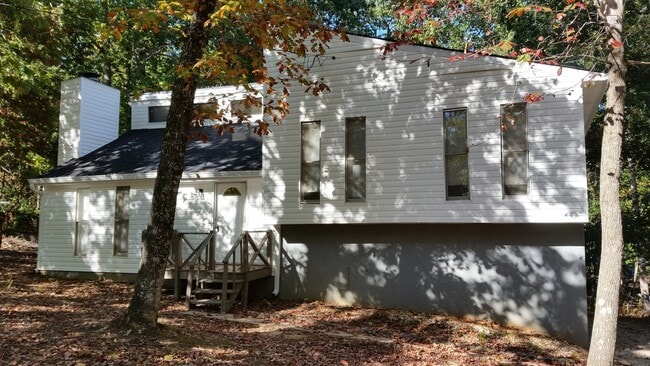 Building Photo - Wide Open Spaces!!!  (No Section 8, Sorry!) Rental