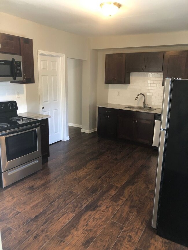 Photo - Single Family Home 3 beds 2 bath Available Now!