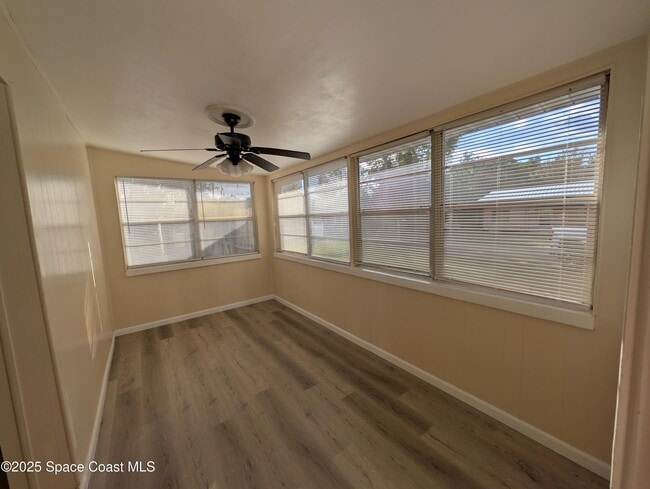 Photo - 305 W Virginia Dr