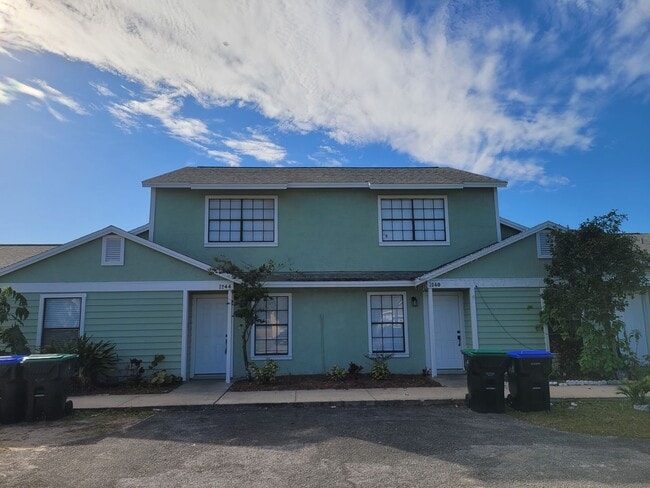 Building Photo - 1236 Dovehill Dr Unit 1244