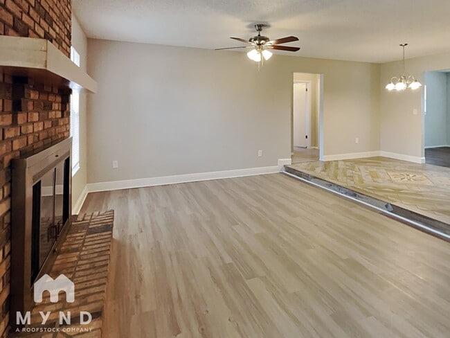 Photo - 2040 De Carlo Ave