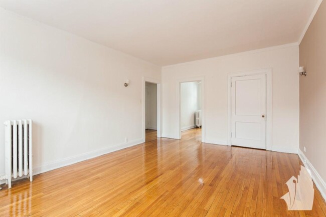 Photo - 631 W Addison St Condo Unit 9