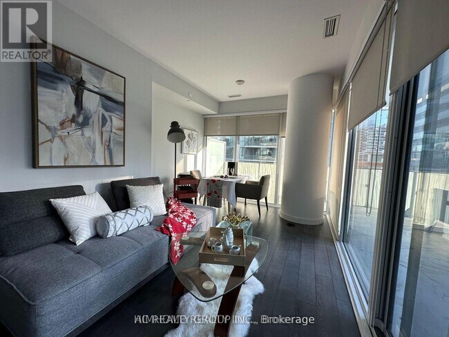 Photo - 42 Charles St E Unité 904