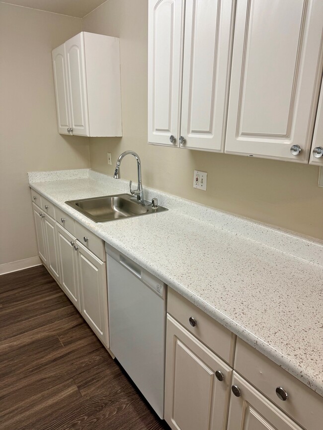 Photo - Olive Court Apartments