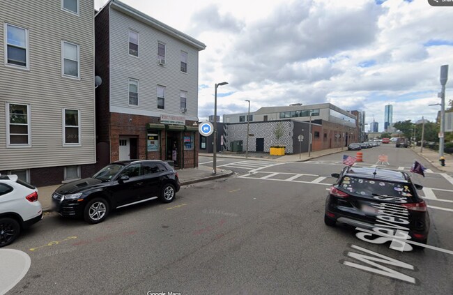 Building Photo - 53 W 7th St Unit 2