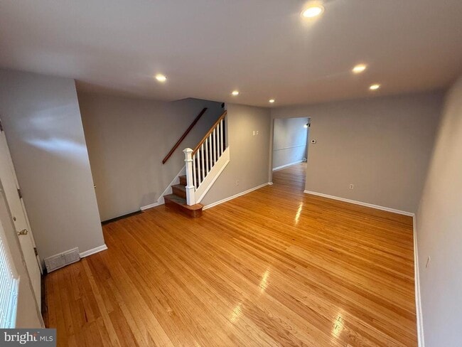 Photo - 320 Ripka St