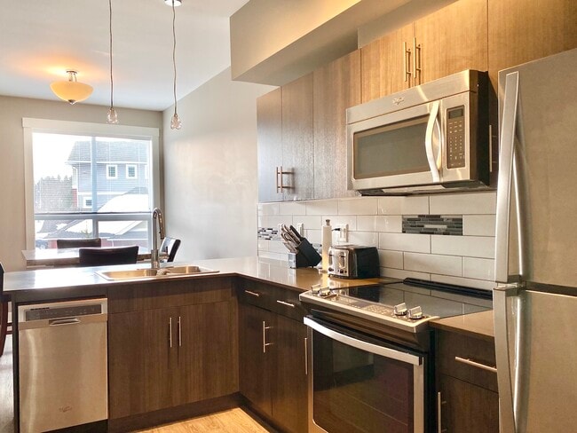 Building Photo - 110 Baxter Ave Unit 305