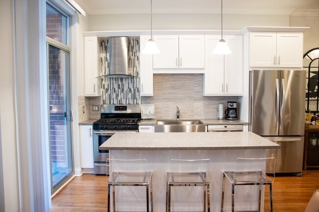 Photo - 1258 W Jackson Blvd Unit 2