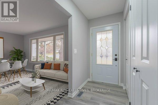 Photo - 811 Overlea Ct Unité 1