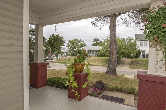 Photo - Cute Cottage in Mistletoe Heights