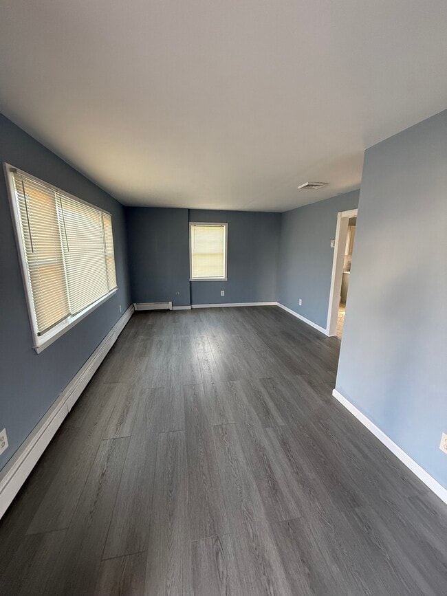 Building Photo - 8 Miles Ave Unit 8 Miles Ave