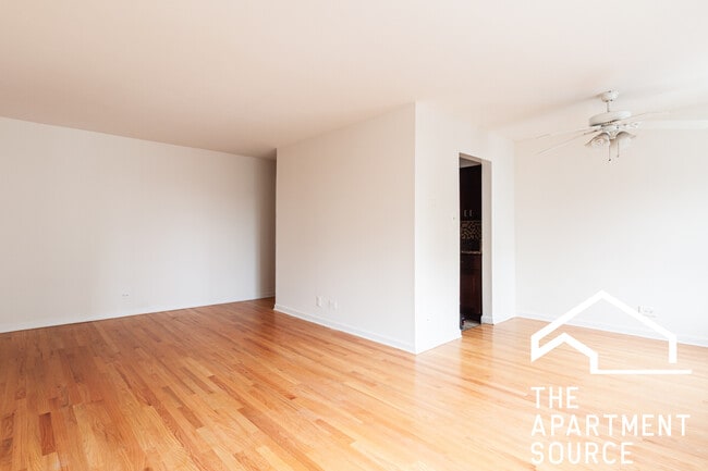 Photo - 3710 N Pine Grove Ave Unit 313