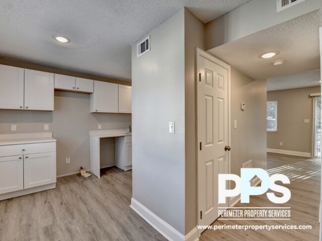 Photo - 390 W Lake Ave NW