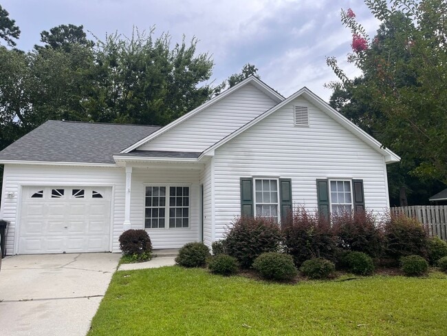 Building Photo - 3 Bedroom 2 bath Single Family Home locate...