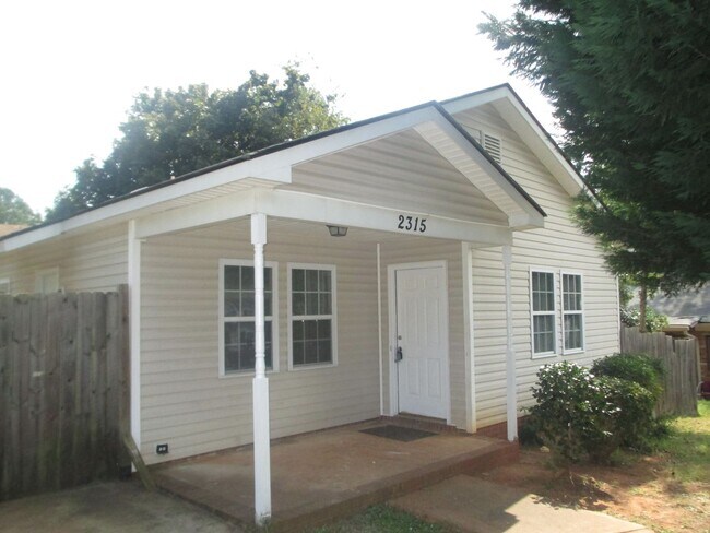 Photo - Ranch home minutes from uptown Charlotte