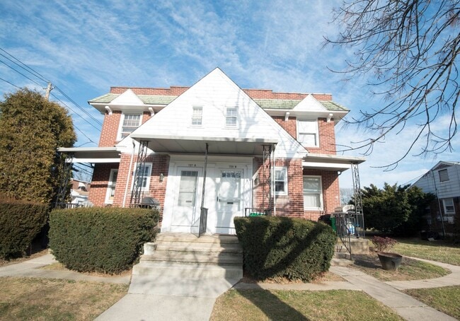 Building Photo - 735b N 22nd St Unit B