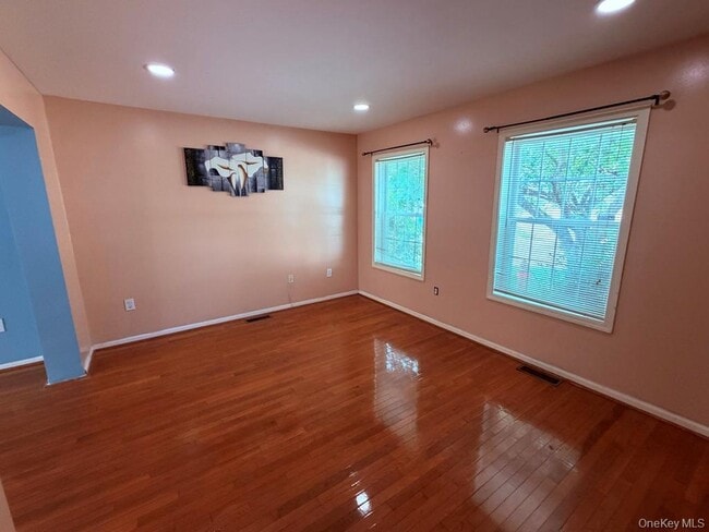 Photo - 7 Pond St