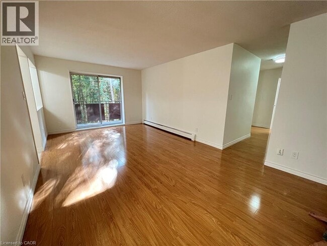 Photo - 475 Parkside Dr Unité 15